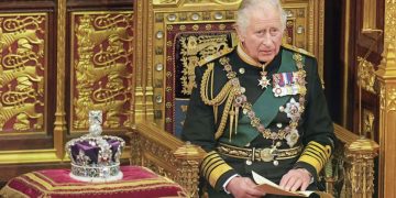 Carlos III, en su primer discurso como rey: “Quiero honrar la memoria de mi madre”