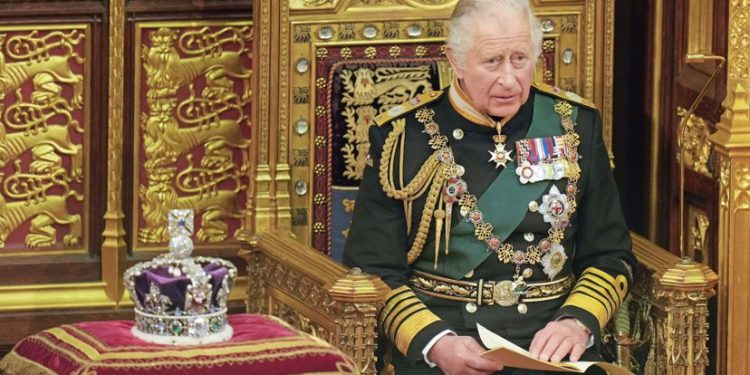 Carlos III, en su primer discurso como rey: “Quiero honrar la memoria de mi madre”