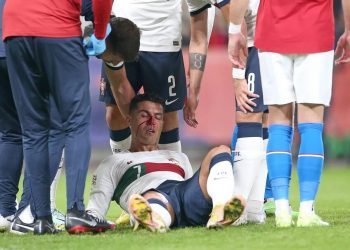 Arquero da trompón a Cristiano Ronald y preocupa a todos