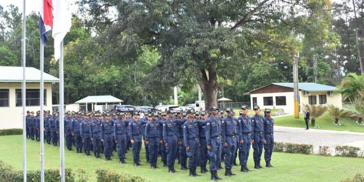 DNCD ingresa 90 aspirantes agentes antinarcóticos y binomios caninos