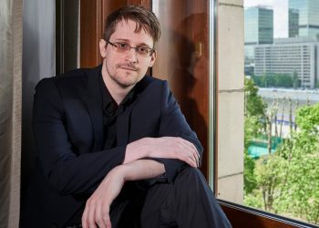 Putin otorga la ciudadanía rusa a Edward Snowden