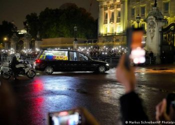 El féretro de Isabel II ya está en el Palacio de Buckingham