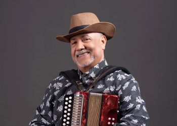 Francisco Ulloa regresa al ruedo con “El mua”