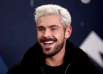 Actor Zac Efron revela la razón del cambio drástico en su rostro