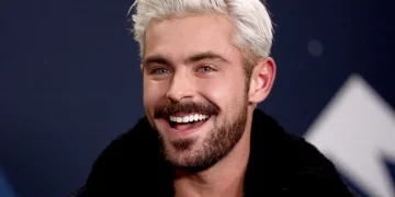 Actor Zac Efron revela la razón del cambio drástico en su rostro