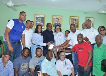Gobierno entrega RD$ 50 millones en asistencia a moradores de La Caleta