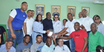 Gobierno entrega RD$ 50 millones en asistencia a moradores de La Caleta