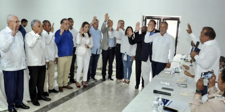 Juramentan dirección ejecutiva del Movimiento de Integración Nacional en apoyo a reelección de Abinader