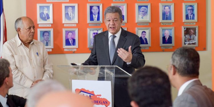 Gobierno del PRM «ha fracasado con la apertura de año escolar», dice Leonel Fernández