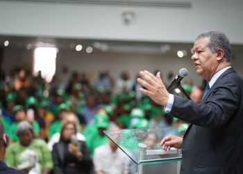 «No hay una correlación directa entre la cantidad del dinero que se pone y la calidad del desempeño escolar», dice Leonel