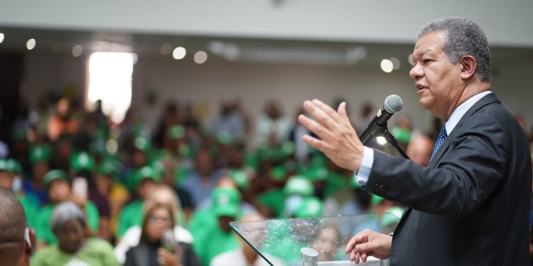 «No hay una correlación directa entre la cantidad del dinero que se pone y la calidad del desempeño escolar», dice Leonel