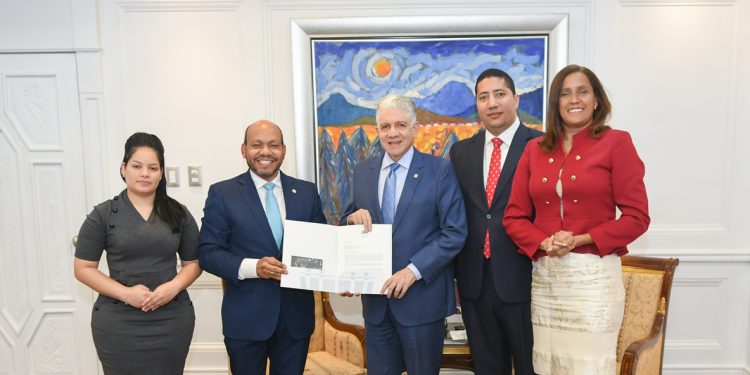 Depositan ante el Senado proyecto Ley General de Facturación Electrónica