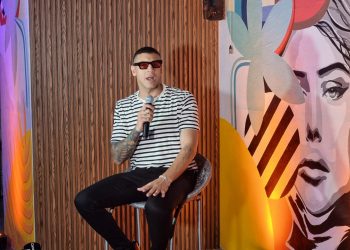 Manuel Medrano llega a Santiago y promete un show de lujo