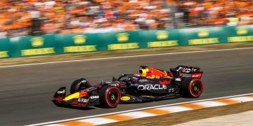 Verstappen pole, Leclerc a 0.021 y Sainz a 0.092, lo más reñido del año