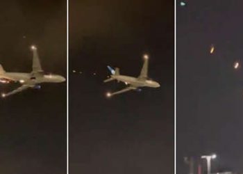 Un avión de United Airlines lanza chispas en el aire poco después de despegar (VIDEO)