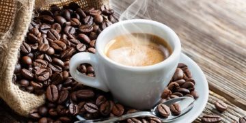 La verdad sobre la curiosa relación entre el café y el cuarto de baño