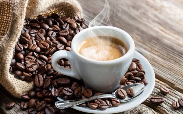 La verdad sobre la curiosa relación entre el café y el cuarto de baño