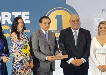 Revista médica reconoce al doctor Daniel Rivera por buen desempeño frente a la pandemia del COVID-19