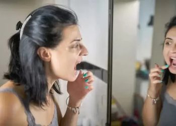 Las señales para saber si rechinas los dientes mientras duermes