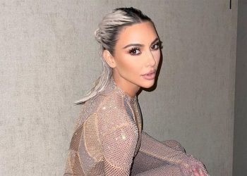 ¿Kim Kardashian se ha quitado los implantes del pecho?