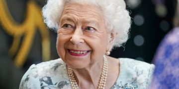 Las joyas con las que se ha enterrado a la reina