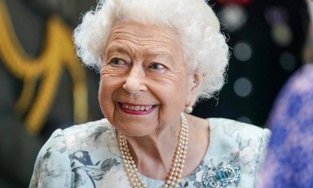 Las joyas con las que se ha enterrado a la reina