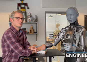 VIDEO: Un robot humanoide asegura que los androides «nunca dominarán el mundo»