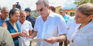 Abinader anuncia ayuda del gobierno de mil pesos por tarea dañada por el huracán en 7 provincias