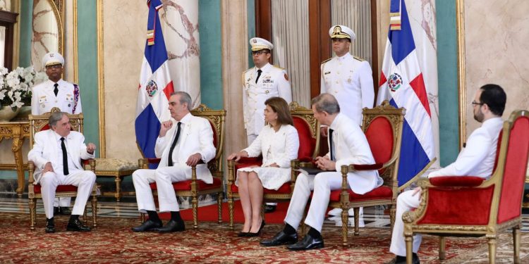 Presidente Abinader recibe cartas credenciales de tres nuevos embajadores