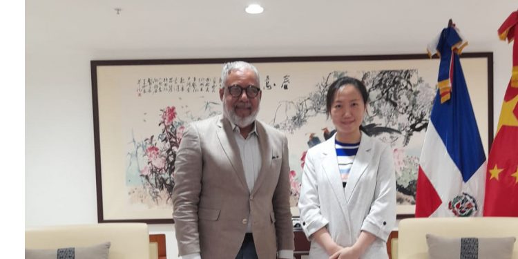 Empresario Anthony Marte se reúne con encargada de negocios de República Popular China