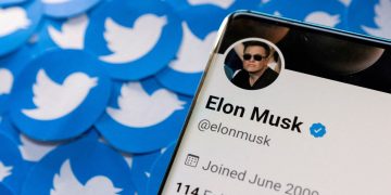 Elon Musk tira la toalla y propone seguir adelante con la compra de Twitter al precio original