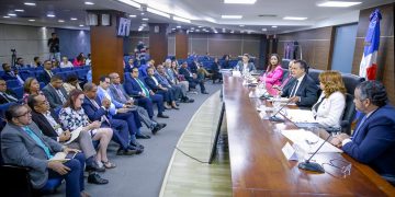 Exvicepresidenta de Costa Rica aboga por una democracia paritaria; felicita en RD se haya puesto en debate el tema