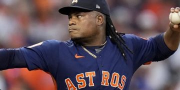 Dominicano Framber Valdez controla emociones, lanza joya y Astros derrota a Phillies para igualar Serie Mundial