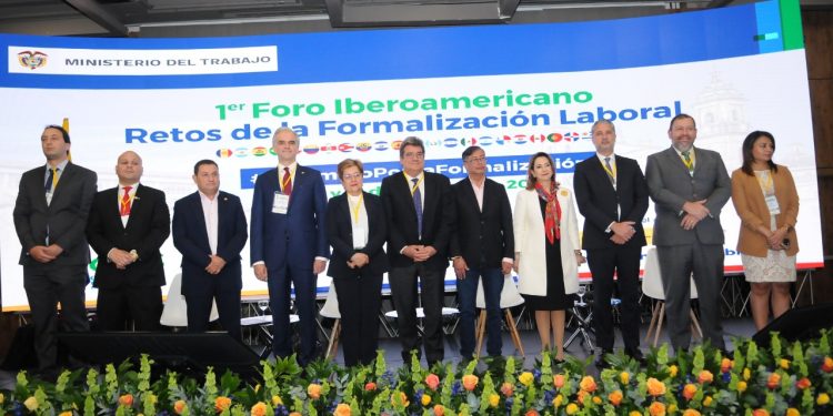 Ministro aboga por salario justo y protección social para redistribuir riqueza
