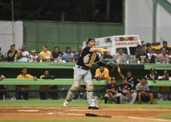 Michael Pérez decide victoria de las Águilas con jonrón en el décimo￼