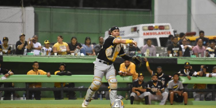 Michael Pérez decide victoria de las Águilas con jonrón en el décimo￼