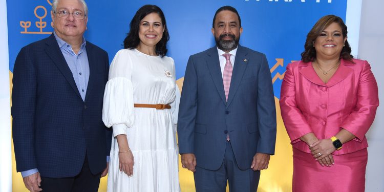 AFP Siembra y CAPEX auspiciaron la conferencia “La Reinvención es la Cura” con el economista Leo Piccioli&nbsp;