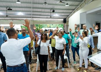 Milton Morrison juramenta cientos de personas del PRD y PLD en los Alcarrizos
