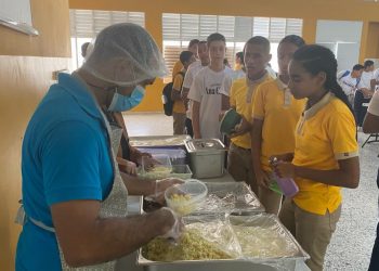 Minerd inicia programa alimentos escolares en Santiago