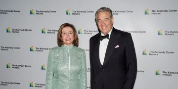 El marido de Nancy Pelosi fue asaltado y brutalmente golpeado en su casa de California