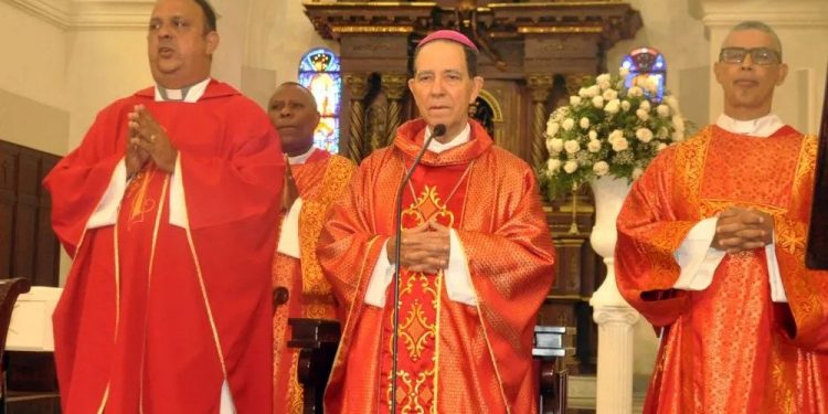 Obispo Nicanor Peña pide a Policía poner en práctica la ley y el orden con respeto a ciudadanos