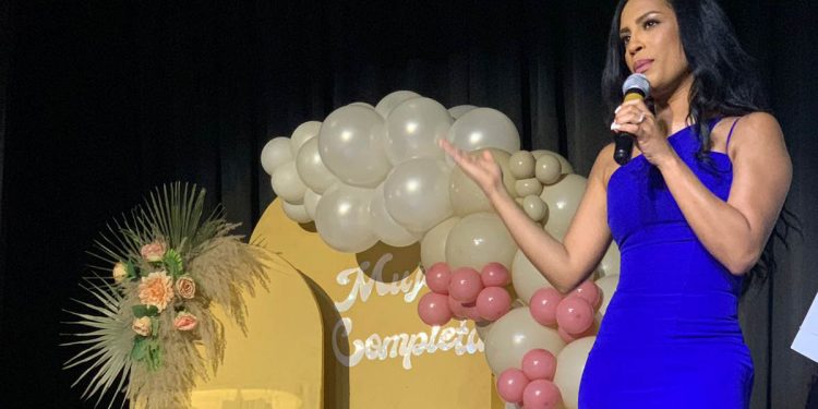 Influencer Orquiss la Prota realiza conferencia Mujer Completa