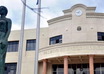Fiscalía apresa y somete a ladrones de retrovisores azotaban en Santiago