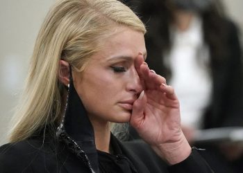 Paris Hilton relató que fue abusada sexualmente cuando la enviaron a una escuela secundaria de Utah