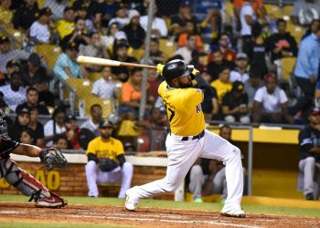 Con jonrón de Ronny, Águilas vencen Leones y siguen en segundo lugar