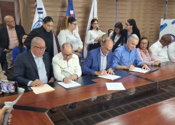 Sindicato de Trabajadores CORAASAN y la institución firman “Pacto Colectivo”tras mediación de Ministerio de Trabajo