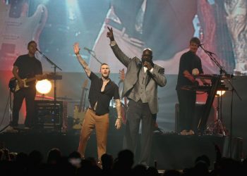 Primera aparición de Adam Levine tras la polémica
