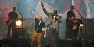 Primera aparición de Adam Levine tras la polémica