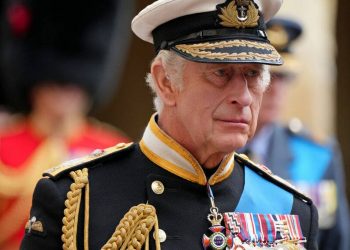 Cuestionan la fecha de coronación de Carlos III