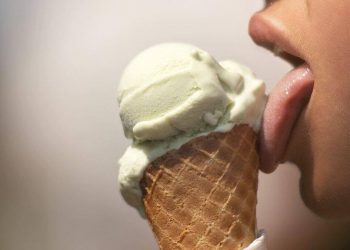 No, el helado no quita la sed y no sustituye una comida